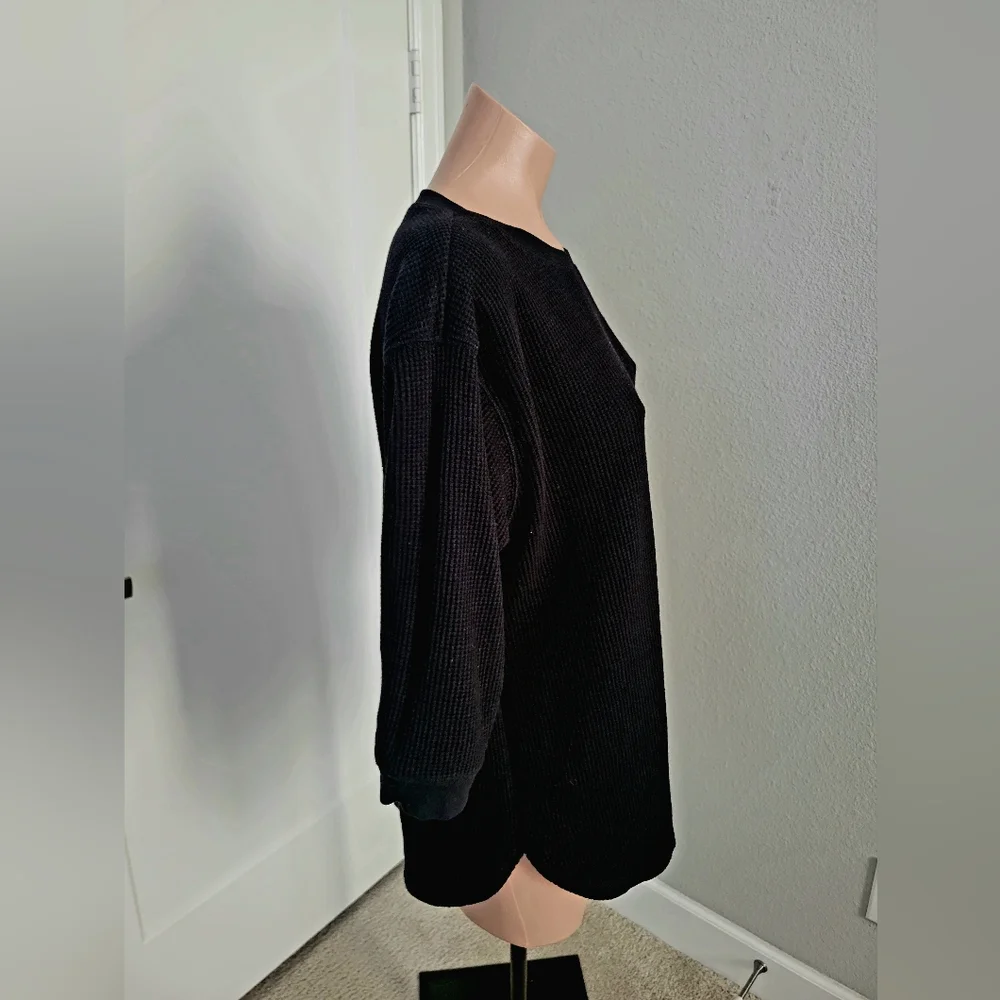 Uniqlo Black Waffle Knit sweater - Picture 5 of 6